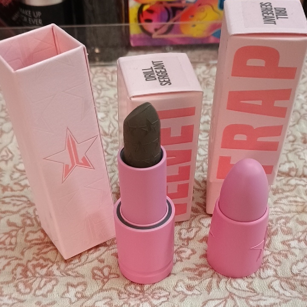 Jeffree Star Velvet Trap Lipstick - Dark Green